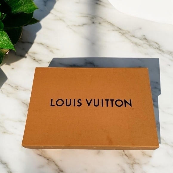Authentic Empty LOUIS VUITTON BOX Magnet Clap Closure Clutch Bag Gift Box Ribbon - Picture 1 of 4